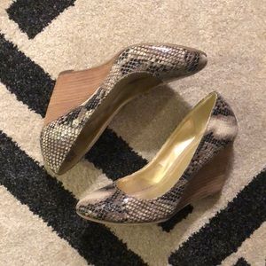 Kenneth Cole Reaction - Snake skin wedge